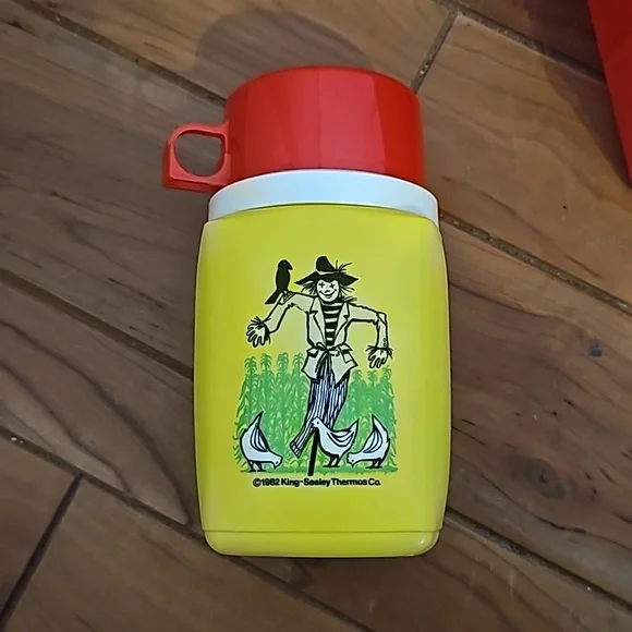 Vintage 1981 Thermos co Red Barn lunch box with cup - Picture 9 of 15